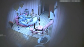 少女业余爱好者用假阳具享受肛门快感