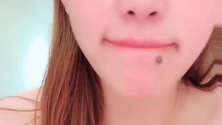 大屁股业余爱好者Roxy与朋友享受群交
