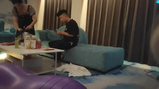 近來開始在意熟女豐滿體型的岳母的羞恥模樣讓我勃起了