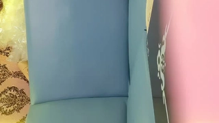 老无所依深圳大屁股拿着手机自拍