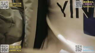 和超粉美乳女友闺蜜偷偷出去车震，极品绝美身材