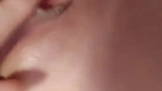 大奶子和毛茸茸的海狸在办公室里被激烈地操