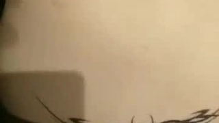 白虎表姐伺候小哥哥露臉溫柔的舔弄大雞巴聽狼友指揮，騎在小哥身上餵奶給小哥吃..
