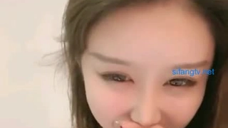 少女继女在军队男孩的淫荡遭遇中安慰继父和继母