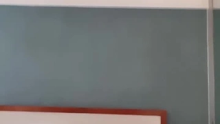 近期下海网红御姐，浴室洗澡湿身，揉捏两个大奶子，S型身材翘臀摆弄，掰开多毛小穴，小洞紧致