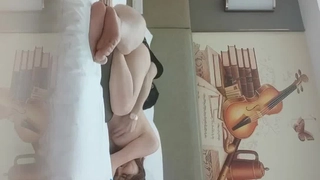新流出乐橙酒店上帝视角偷拍外围女颜值卖淫女接客被几个嫖客轮流草